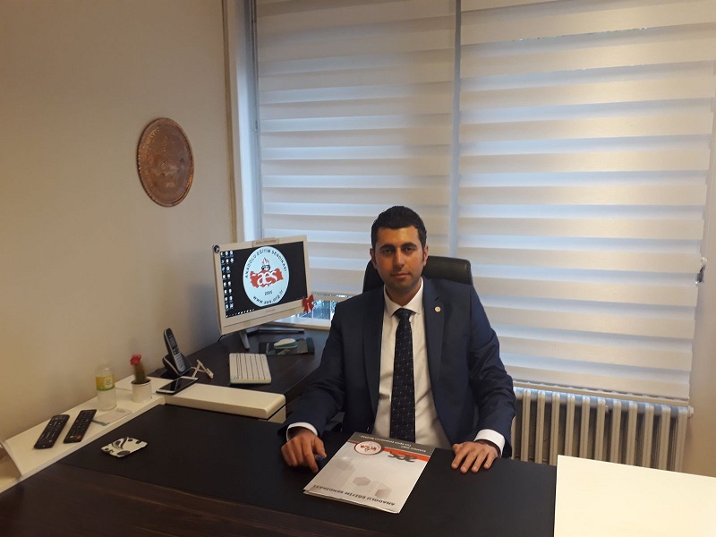 AES’ te Bayrak Değişimi: M. Alper Öğretici genel başkan.
