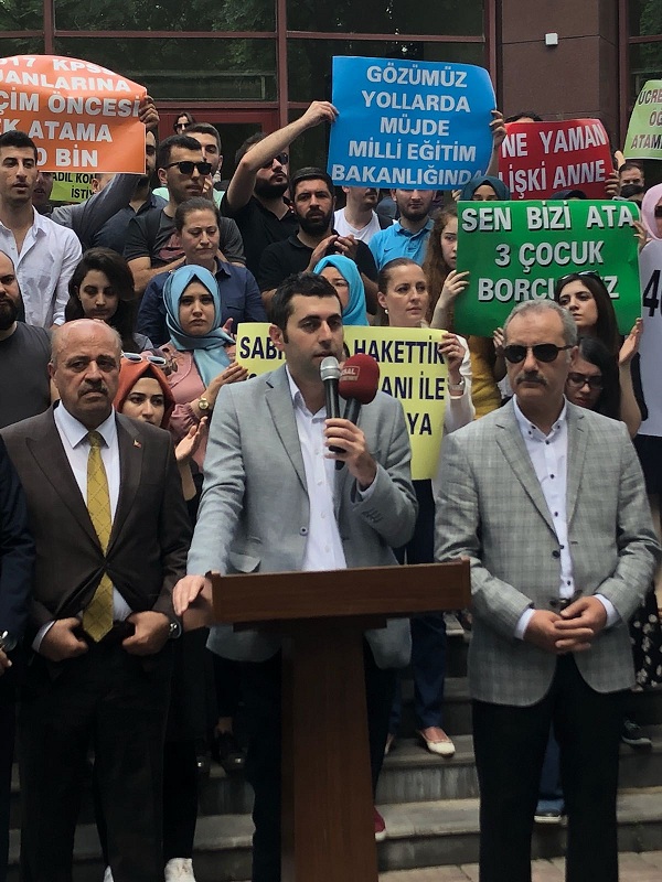 AES'ten Atanamayan Öğretmenlere Destek: Ek Atama Yapılmalı, Öğretmensiz Öğrenci Kalmamalı